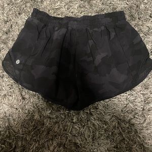 lululemon hotty hot 2.5 inch